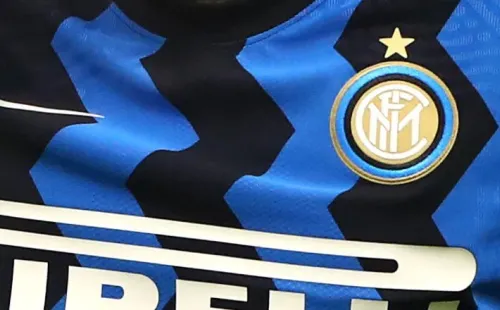Camisa da Inter de Milão com o antigo escudo. (Foto: Getty Images)
