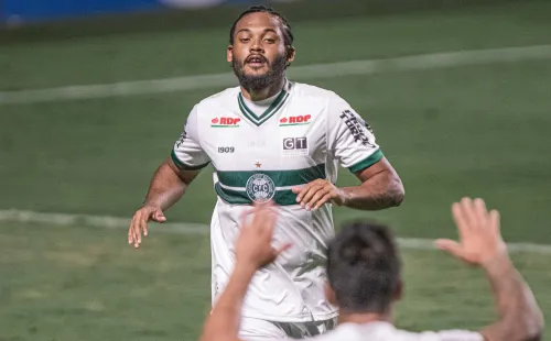 Sabino foi o grande destaque do Coritiba na temporada 2020 (Foto: Heber Gomes/AGIF)
