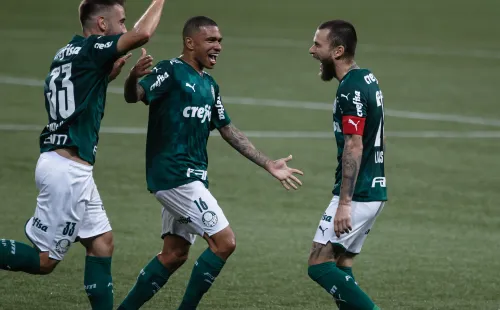 Palmeiras comemorando gol no Paulistão. (Foto: AGIF)