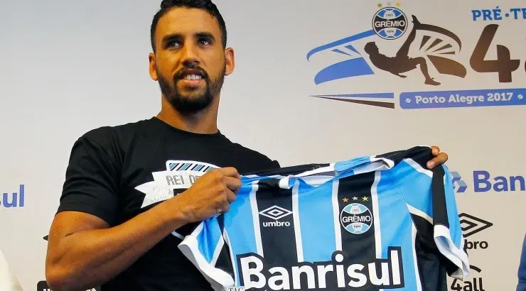 Michel estava emprestado ao Fortaleza, mas se lesionou e retornou ao Imortal - Foto: Lucas Uebel/Flickr Oficial do Grêmio/Divulgação.