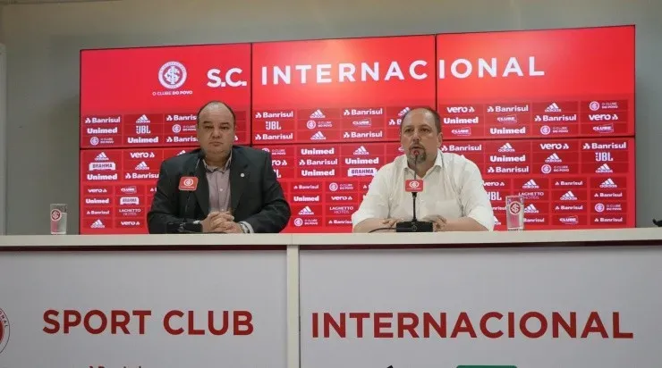 Vice-presidente de futebol João Patrício Hermann e presidente Alessandro Barcellos: Colorado encara déficit milionário