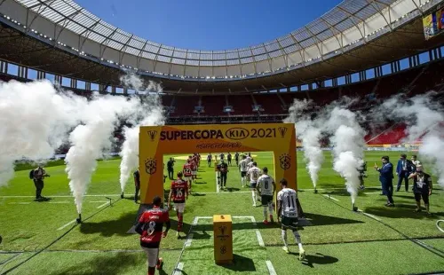 Times entrando em campo. (Foto: Fox Sports)