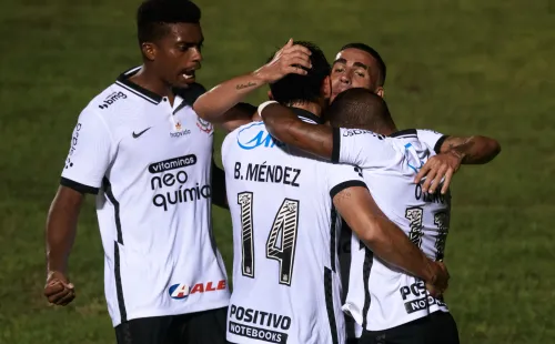 Corinthians em campo pelo Paulistão. (Foto: AGIF)