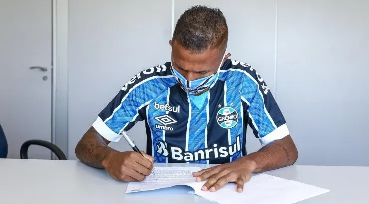 Léo Pereira está emprestado junto ao Ituano - Foto: Lucas Uebel/Flickr Oficial do Grêmio/Divulgação.