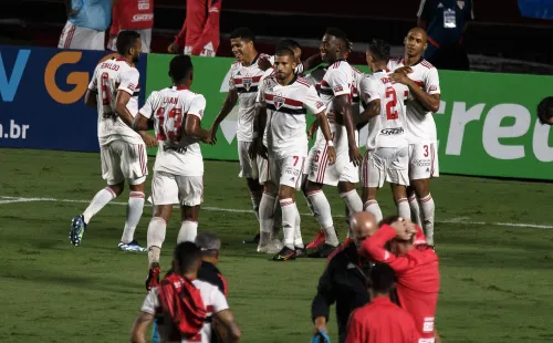 São Paulo comemorando gol no Paulistão. (Foto: AGIF)