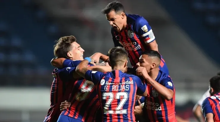 Jogadores do San Lorenzo comemoram gol pela Libertadores (Foto: Getty Images)