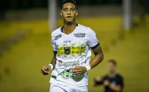 Alef Manga vem sendo a sensação do Carioca e pode parar no Flu (Foto: Twitter Oficial/@alefmanga)