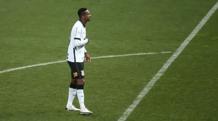 Jô mais uma vez deixou muito a desejar - Foto: Ettore Chiereguini/AGIF.