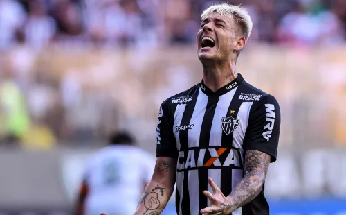 Róger Guedes: Grêmio enfrenta concorrência para repatriar o atacante (Foto: Juliana Flister/Getty Images)