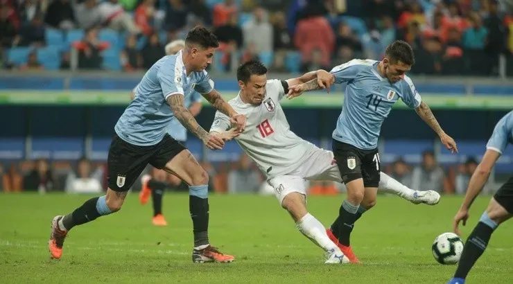 Torreira, número 14, disputou a última Copa América pelo Uruguai - Foto: Guilherme Hahn/AGIF.
