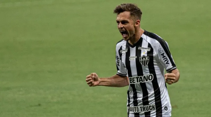 Meia crê em evolução do Atlético com Cuca - Foto: Alessandra Torres/AGIF.