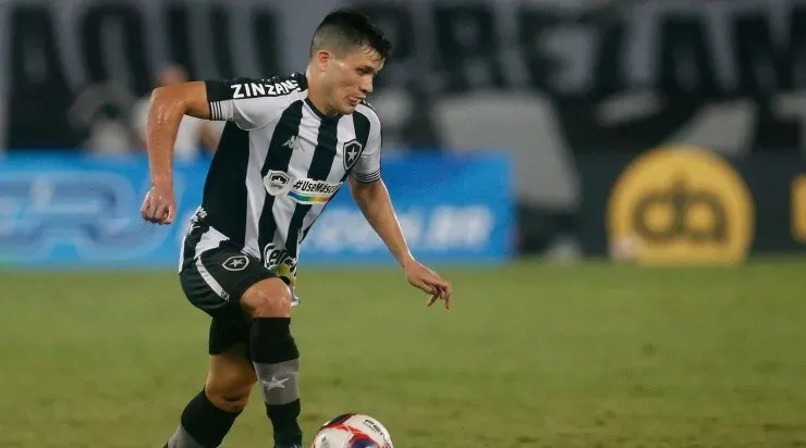 Ronald deve ir para o time titular contra o Fluminense. Foto: Vitor Silva/Botafogo