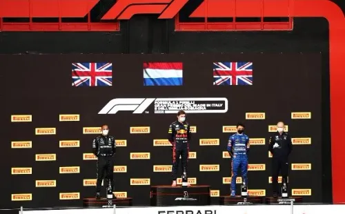 Três primeiros colocados no GP de Emilia Romagna. (Foto: Getty Images)