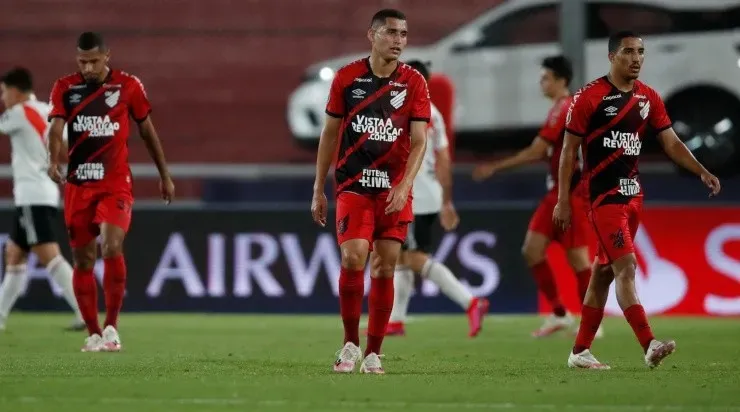 Jogadores do Athletico em partida internacional (Foto: Getty Images)