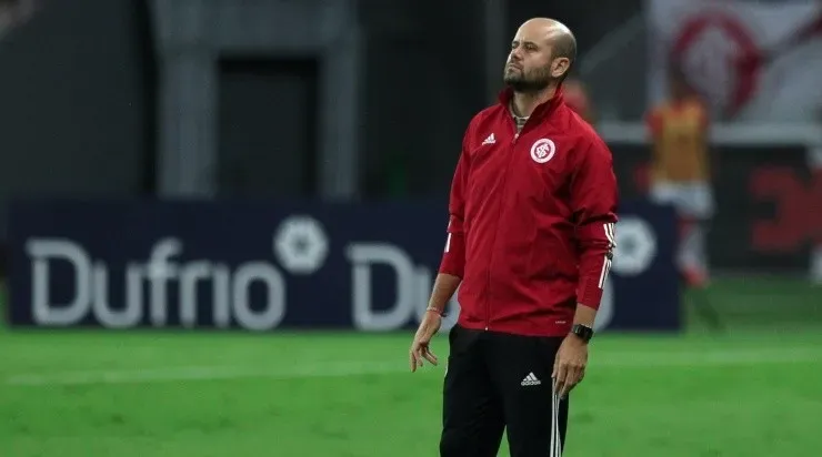 Miguel Ángel Ramírez é o técnico do Colorado (Foto: Fernando Alves/AGIF)