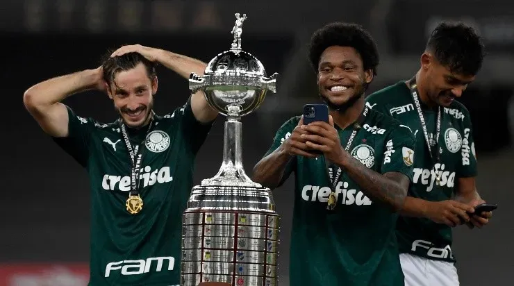 Palmeiras inicia a defesa do título nesta noite (Foto: Getty Images)