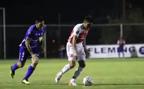 River Plate (PAR) jogando pelo campeonato nacional. (Foto: Reprodução)