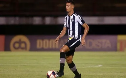 Sousa: nova oportunidade no time titular (Foto: Vitor Silva/Botafogo)