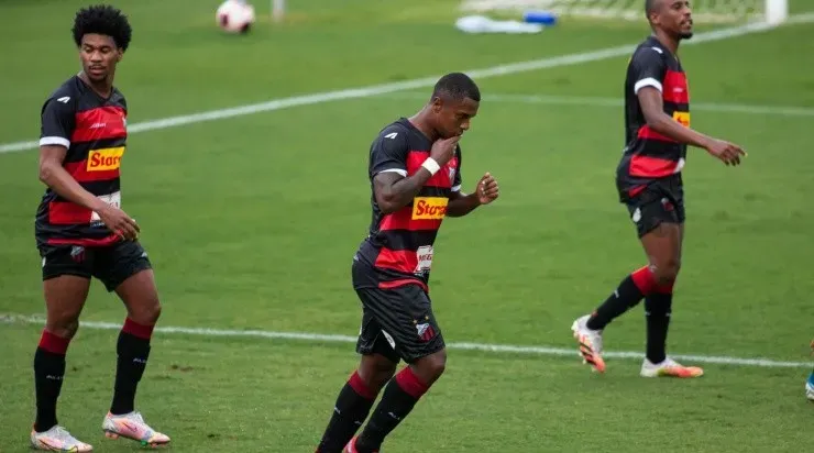 Jogadores do Ituano comemoram gol (Foto: Diogo Reis/AGIF)