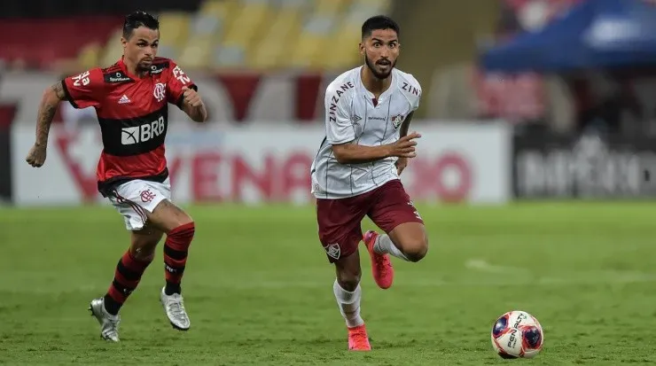 Atacante não deve ser negociado com o Grêmio - Foto: Thiago Ribeiro/AGIF.