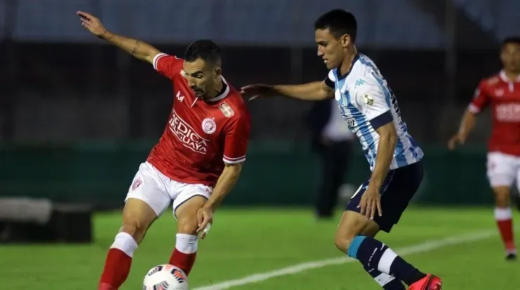 O Rentistas, no duelo diante do Racing (Foto: Getty Images)