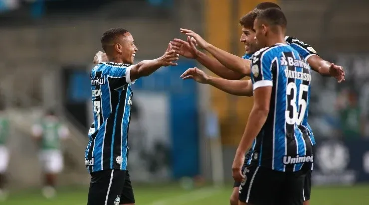 Jogadores do Grêmio comemoram gol (Foto: Getty Images)