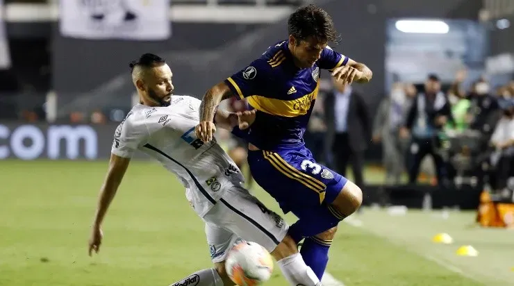 Boca Juniors e Santos se enfrentando na última edição da Libertadores (Foto: Getty Images)