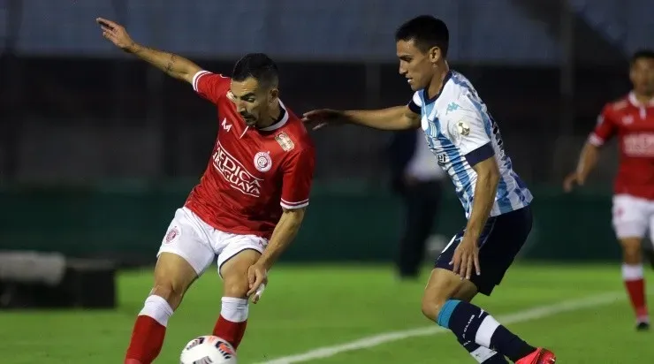 O Rentistas, em duelo contra o Racing (Foto: Getty Images)