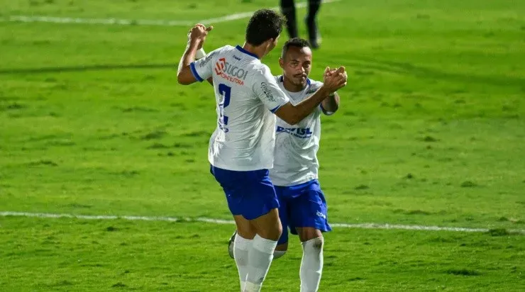 Jogadores do Santo André comemoram gol (Foto: Diogo Reis/AGIF)