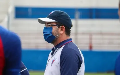 Enderson: demitido do Fortaleza (Foto: Leonardo Moreira/Fortaleza)