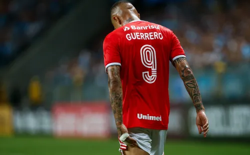 Guerrero está parado há bastante tempo por causa de lesão grave no joelho (Foto: Bruna Prado/Getty Images Brasil)