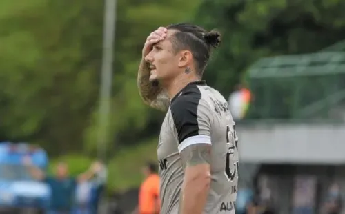 Vina será preservado de jogo na altitude de La Paz como planejamento do Ceará (Foto: Jhony Pinho/AGIF)