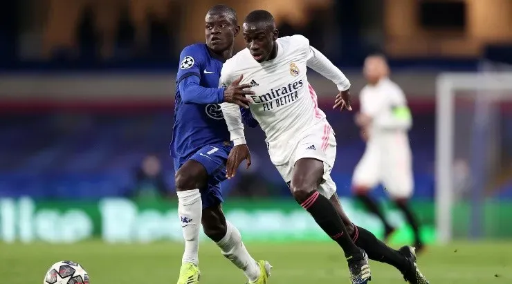 Kanté e Mendy em disputa de bola (Foto: Getty Images)