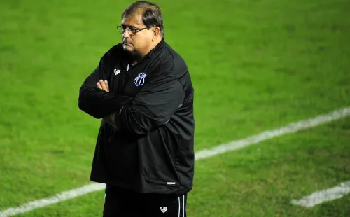 Guto trabalha o equilibrio emocional da equipe do Vozão: Foto:FotoBaires/AGIF