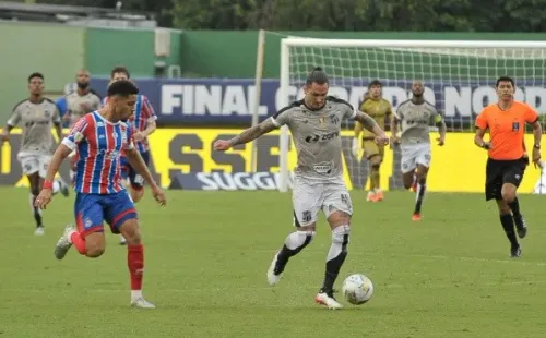 Bahia x Ceará duelam pela Copa Nordeste. (Foto: Jhony Pinho/AGIF)
