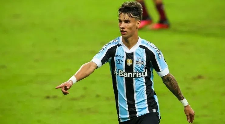 Ferreira se destacou contra o Caxias - Foto: Pedro H. Tesch/AGIF.