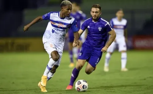 Metropolitanos em campo. (Foto: Federico Parra/AFP)