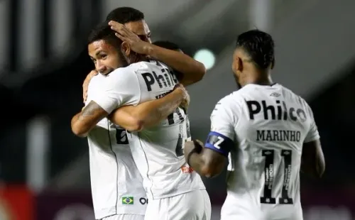 Santos em campo na goleada contra o The Strongest. (Foto: Getty Images)
