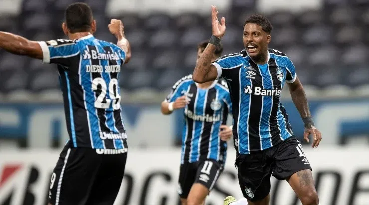 Jogadores do Grêmio comemoram gol (Foto: Getty Images)
