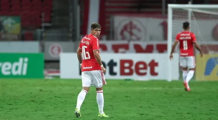 Palacios é dúvida na partida - Foto: Fernando Alves/AGIF.