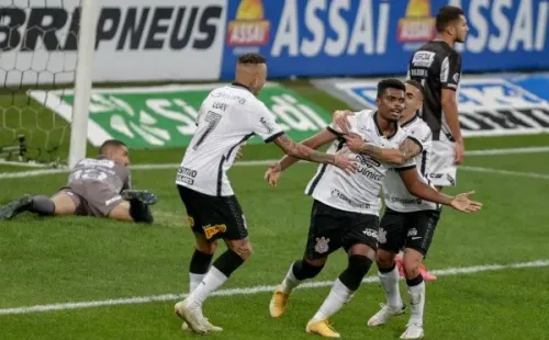 Corinthians comemorando gol. (Marcello Zambrana/AGIF)