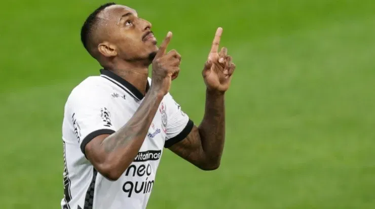 Raul ganhou chances e vem sendo um dos destaques do time - Foto: Marcello Zambrana/AGIF.