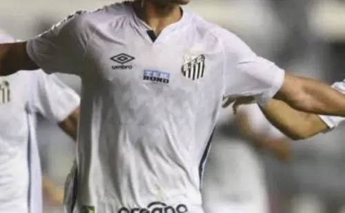 Meme Tévez no bolso de Kaiky. Foto: Reprodução/Twitter