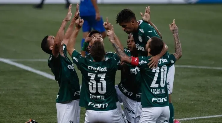 Jogadores do Palmeiras comemoram gol pelo Paulistão (Foto: Ettore Chiereguini/AGIF)