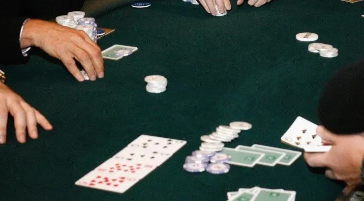 O poker Omaha Hold'em é uma variação do Texa Hold'em