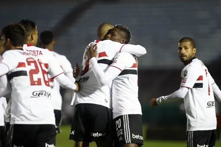 Jogadores do São Paulo festejam gol pela Libertadores. (Foto: Getty Images)
