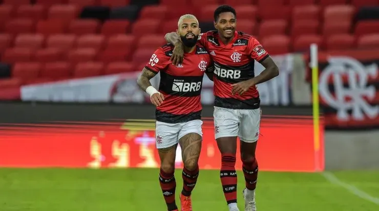 Jogadores do Flamengo comemoram gol (Foto: Thiago Ribeiro/AGIF)