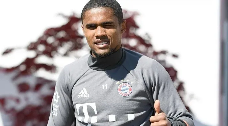 Douglas Costa vai vestir a camisa 10 no Grêmio - Foto: L. Preiss/FC Bayern via Getty Images.