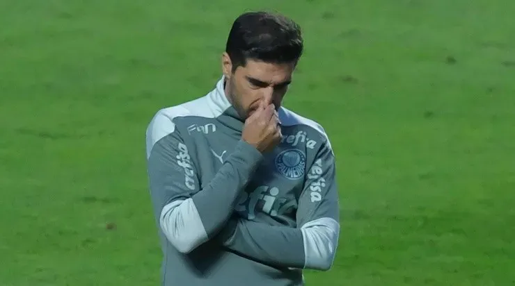 Treinador acabou admitindo que o rival foi melhor na partida - Foto: Marcello Zambrana/AGIF.