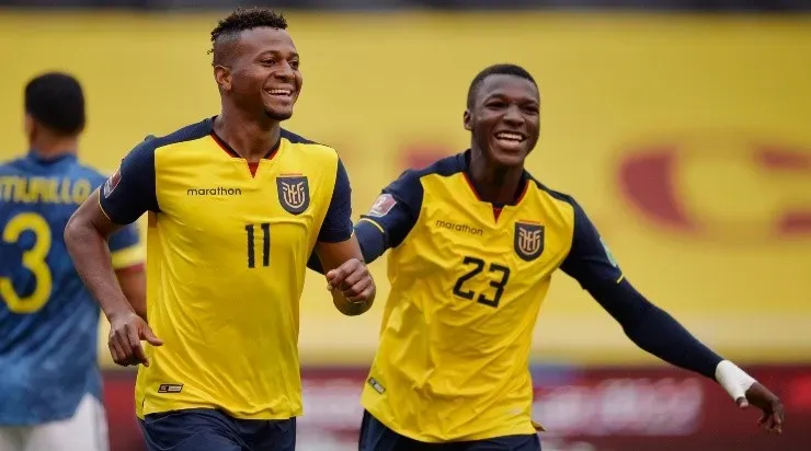 Jogadores do Equador comemoram gol (Foto: Getty Images)